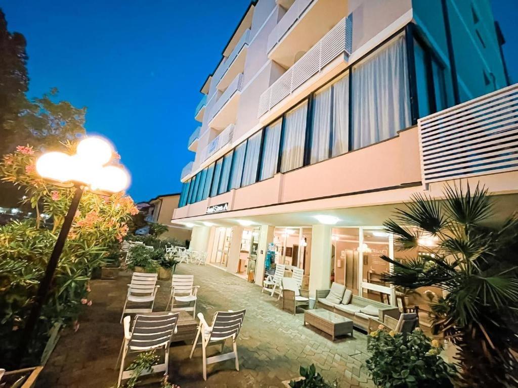 Hotel Sara*** Cesenatico Eksteriør bilde