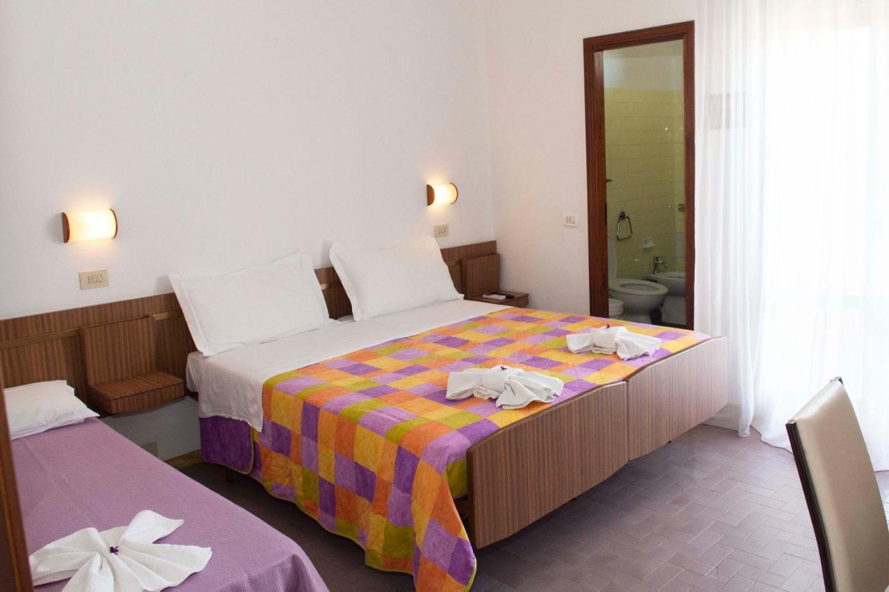 Hotel Sara*** Cesenatico Eksteriør bilde