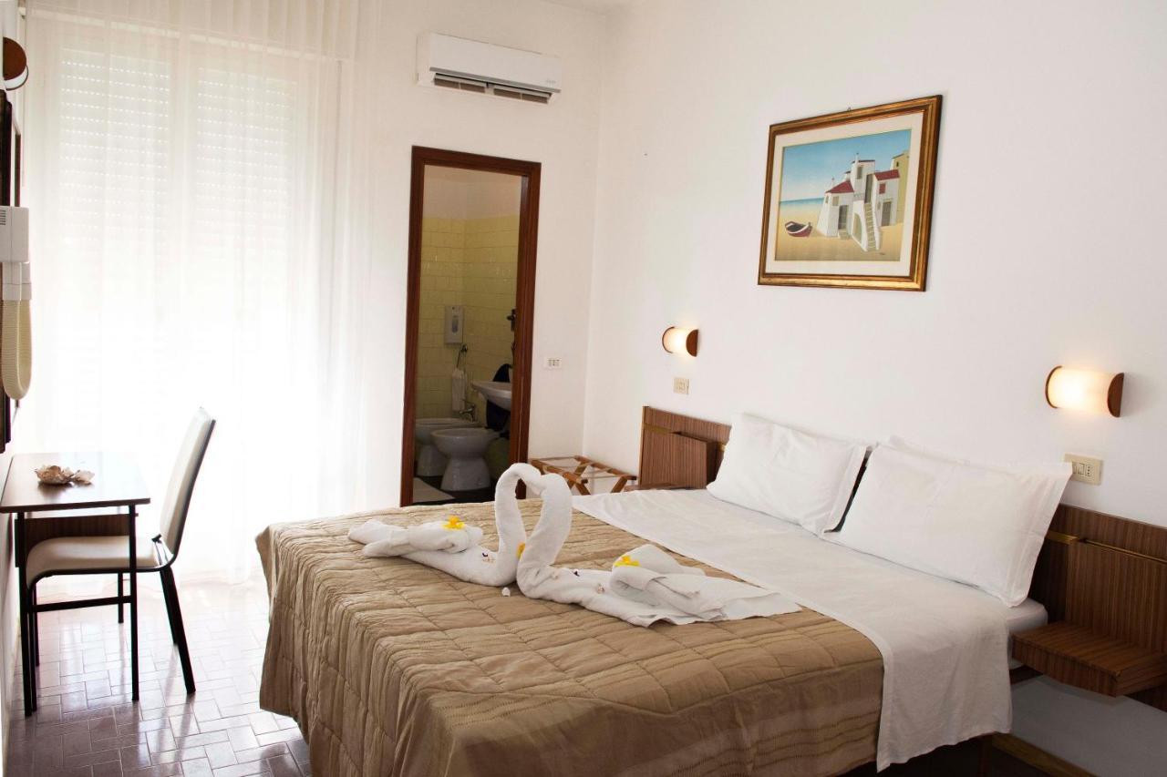 Hotel Sara*** Cesenatico Eksteriør bilde