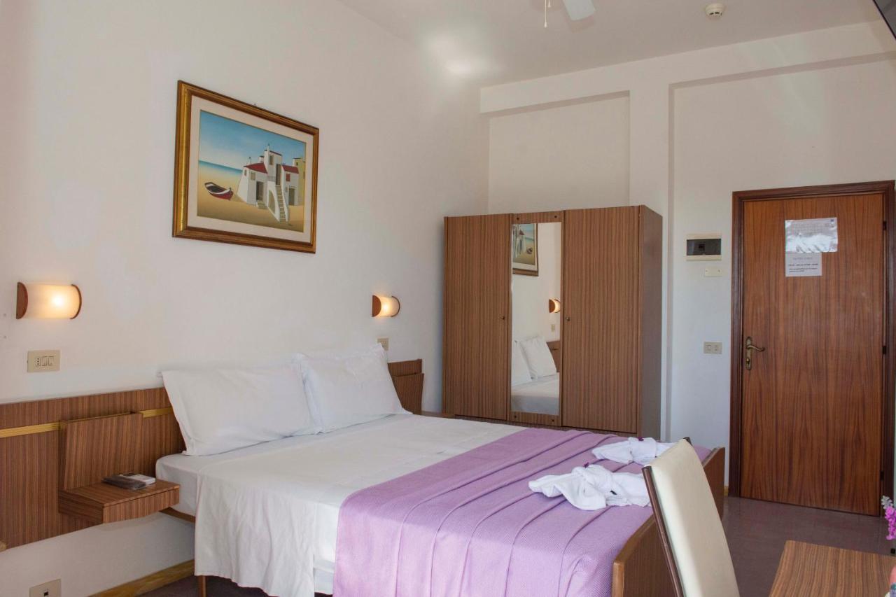 Hotel Sara*** Cesenatico Eksteriør bilde