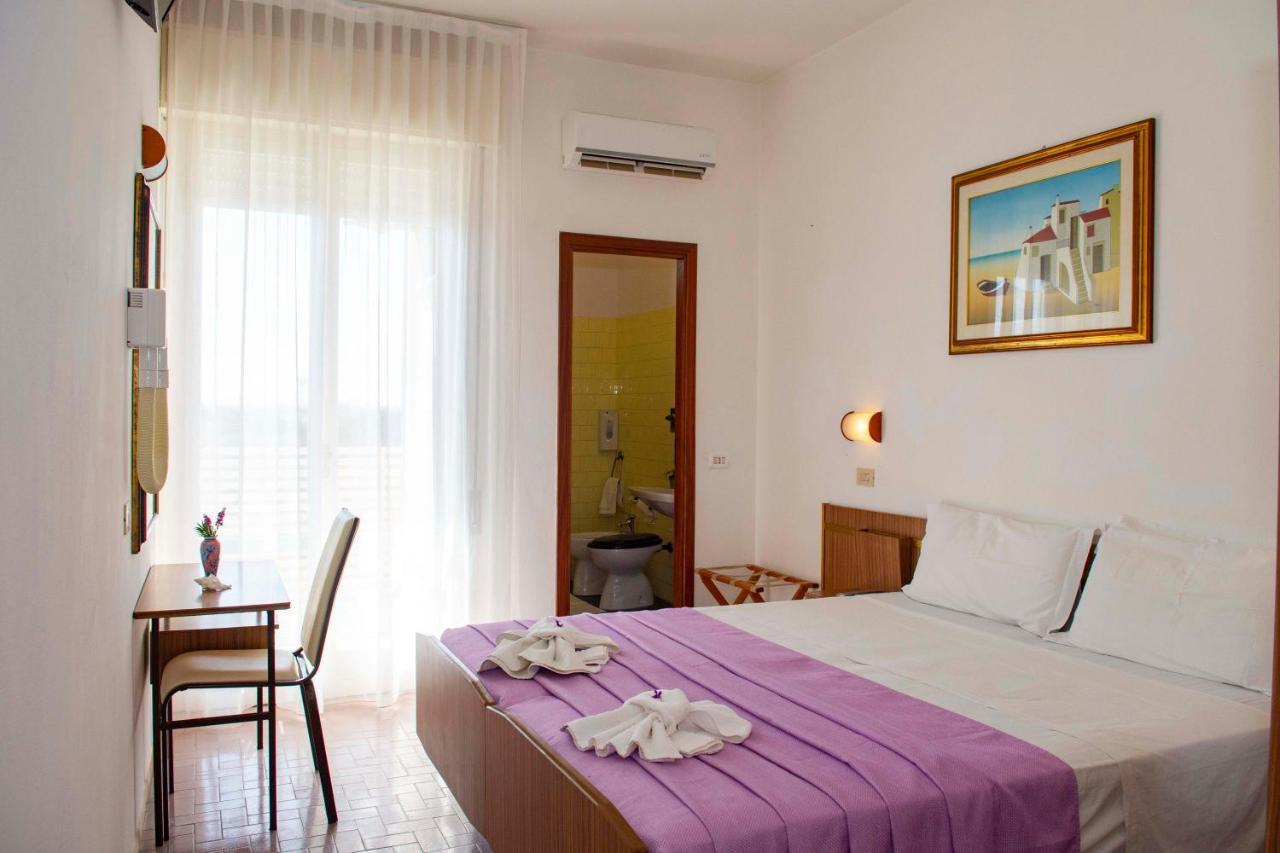 Hotel Sara*** Cesenatico Eksteriør bilde