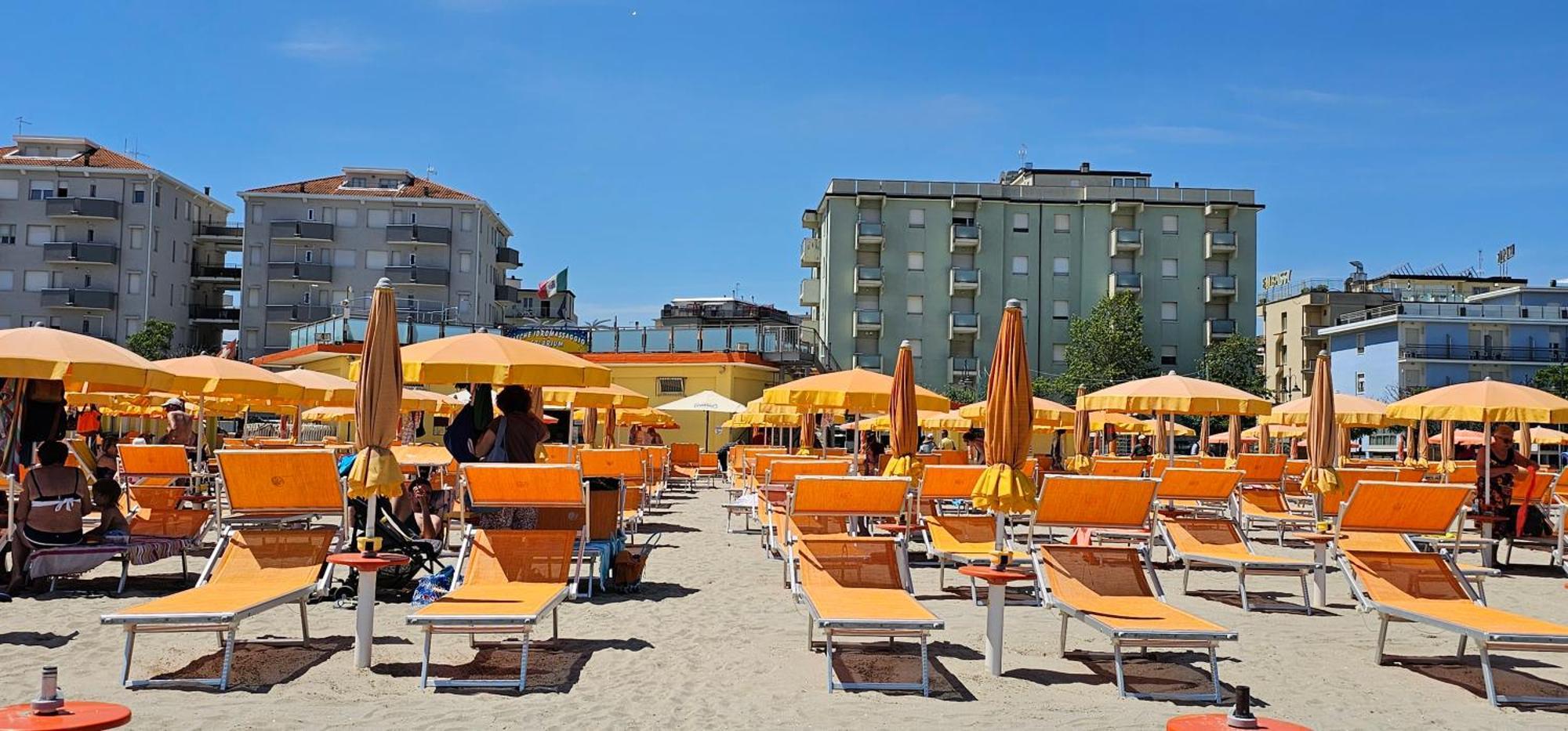 Hotel Sara*** Cesenatico Eksteriør bilde