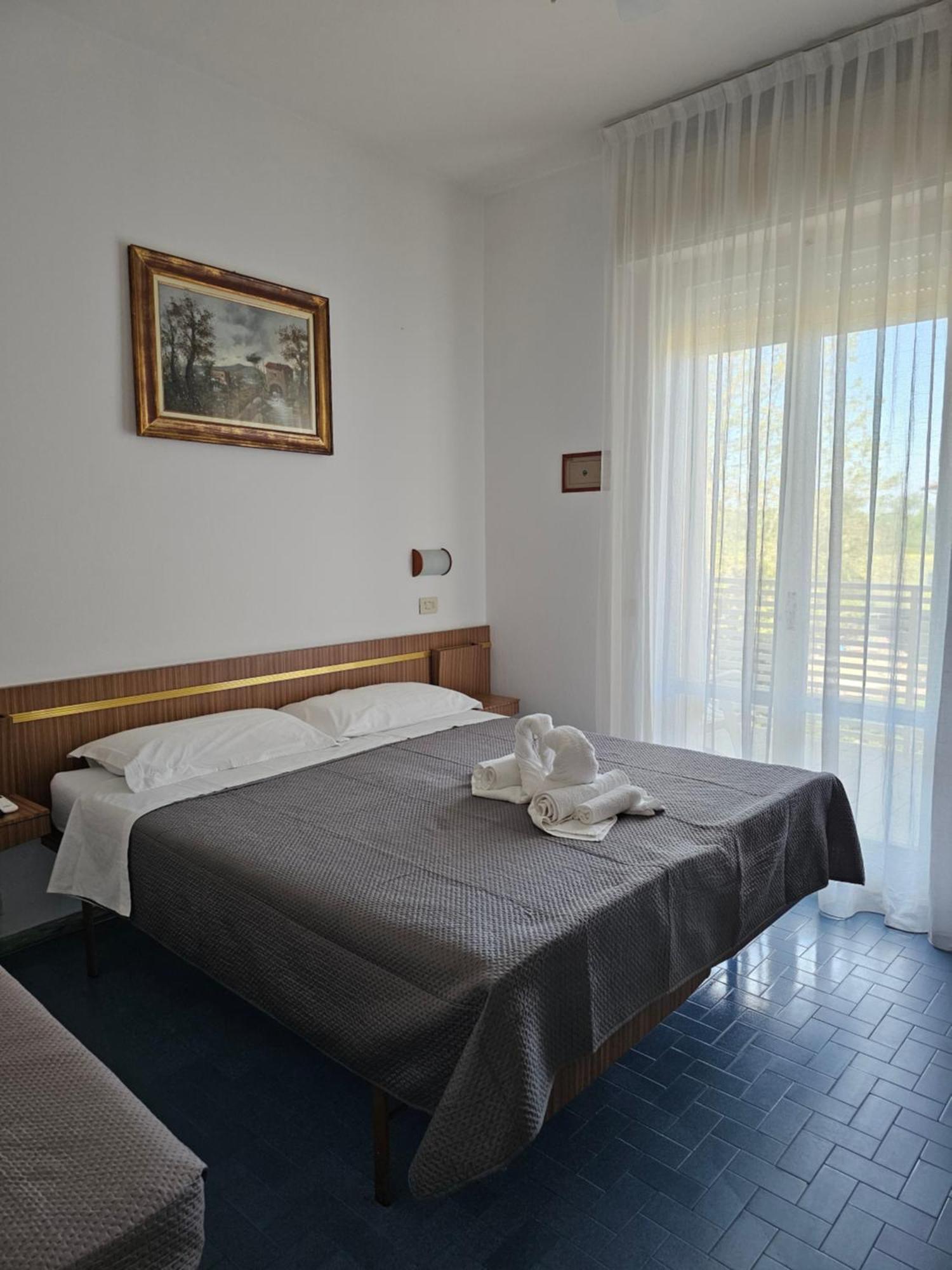 Hotel Sara*** Cesenatico Eksteriør bilde