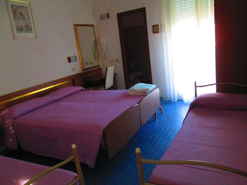 Hotel Sara*** Cesenatico Eksteriør bilde