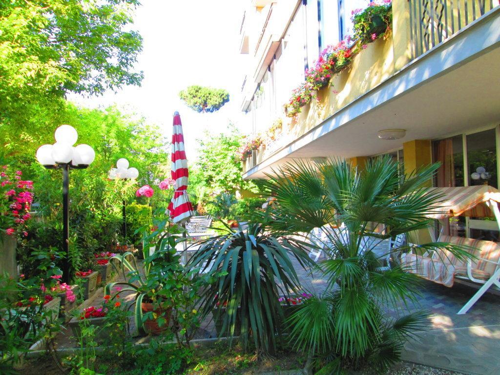Hotel Sara*** Cesenatico Eksteriør bilde