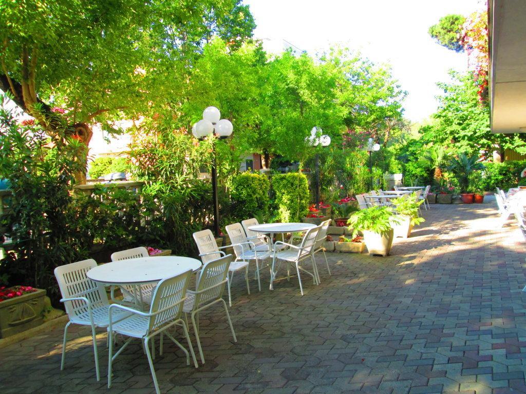 Hotel Sara*** Cesenatico Eksteriør bilde