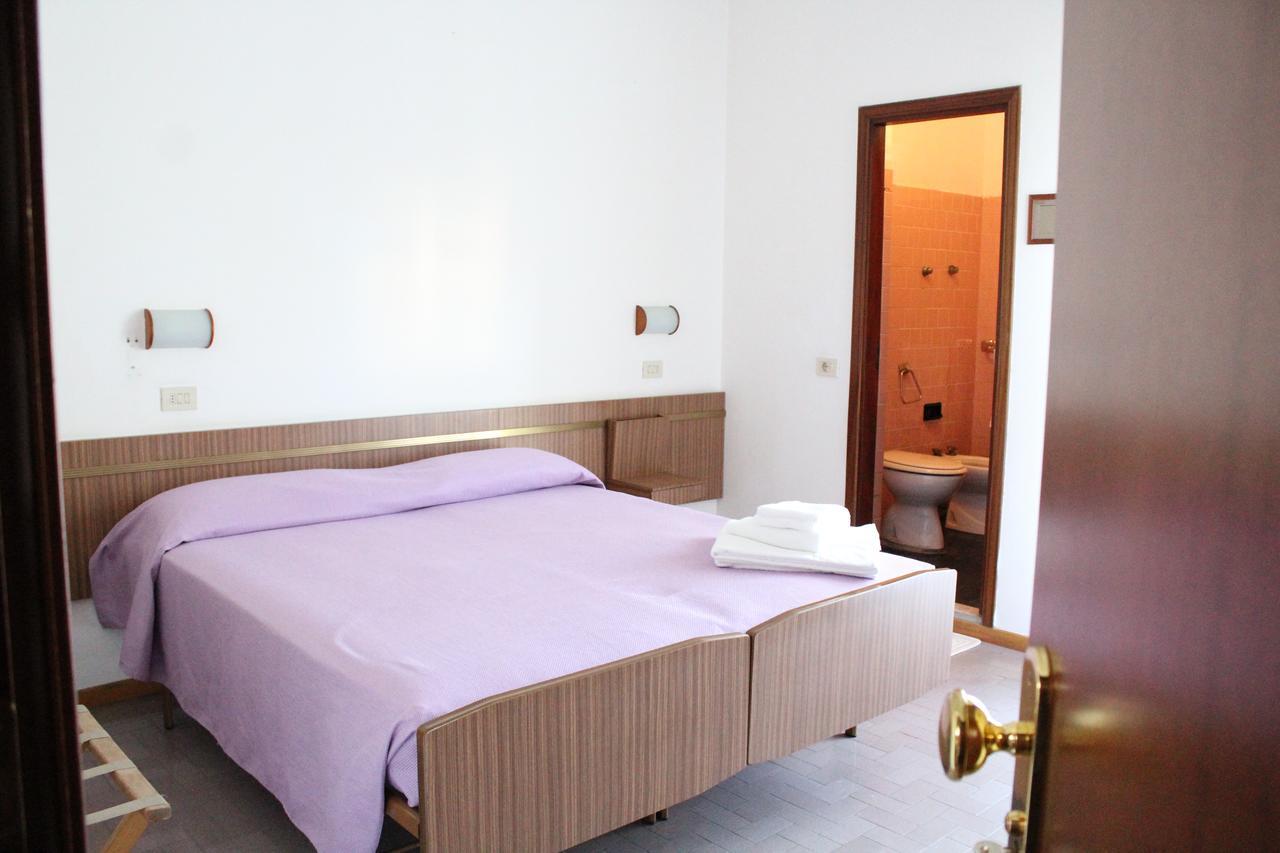 Hotel Sara*** Cesenatico Eksteriør bilde