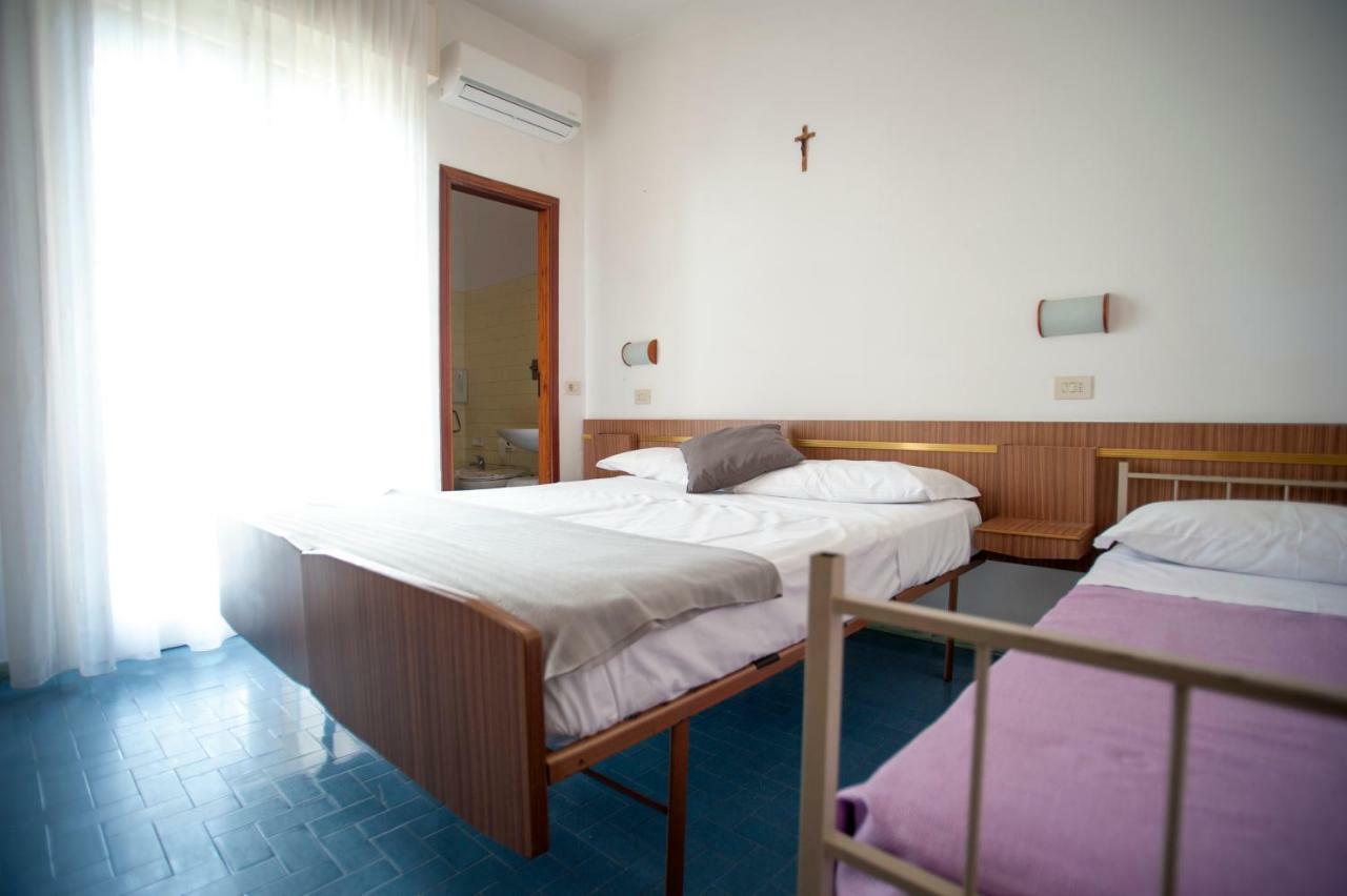Hotel Sara*** Cesenatico Eksteriør bilde