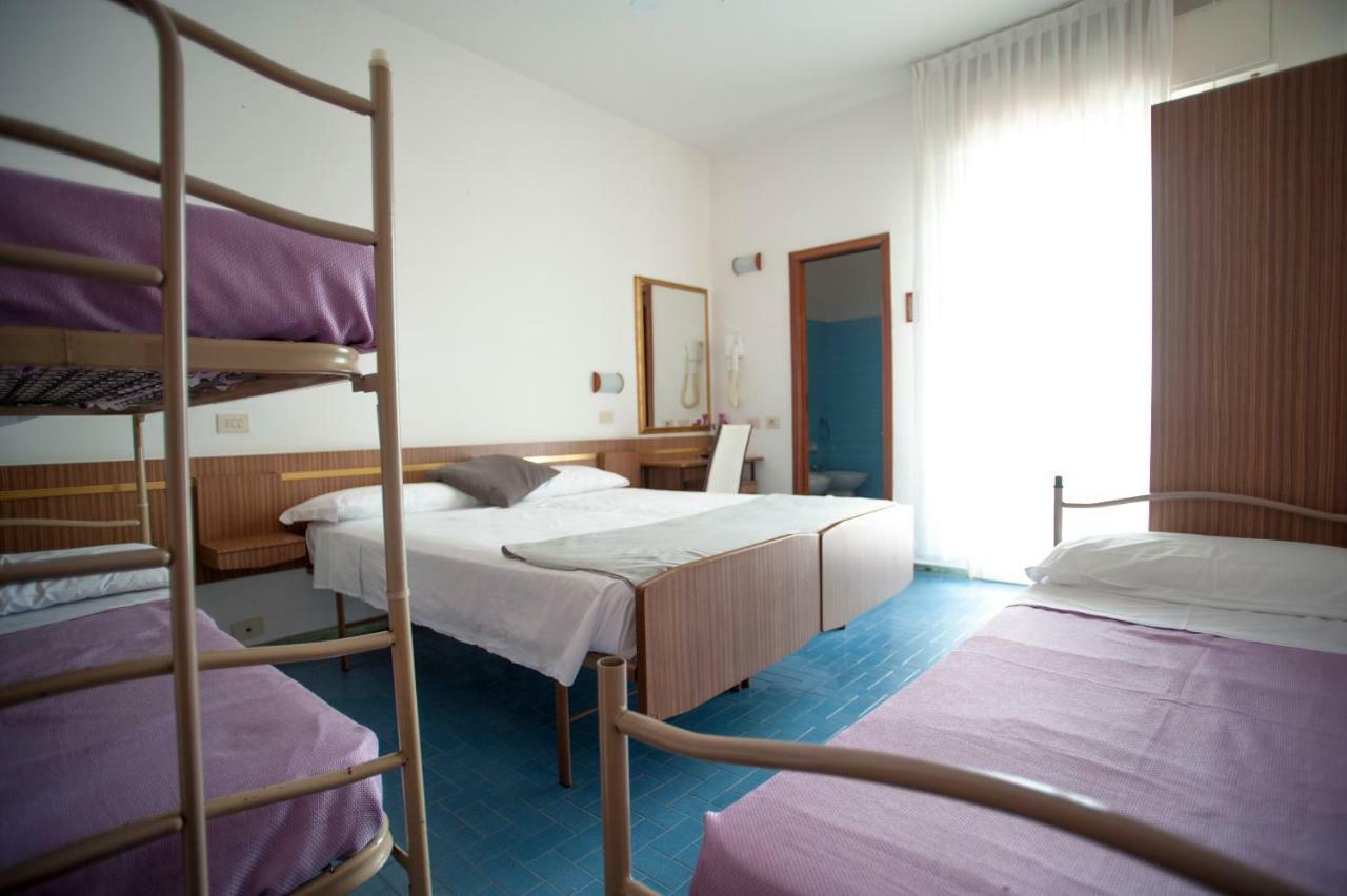 Hotel Sara*** Cesenatico Eksteriør bilde