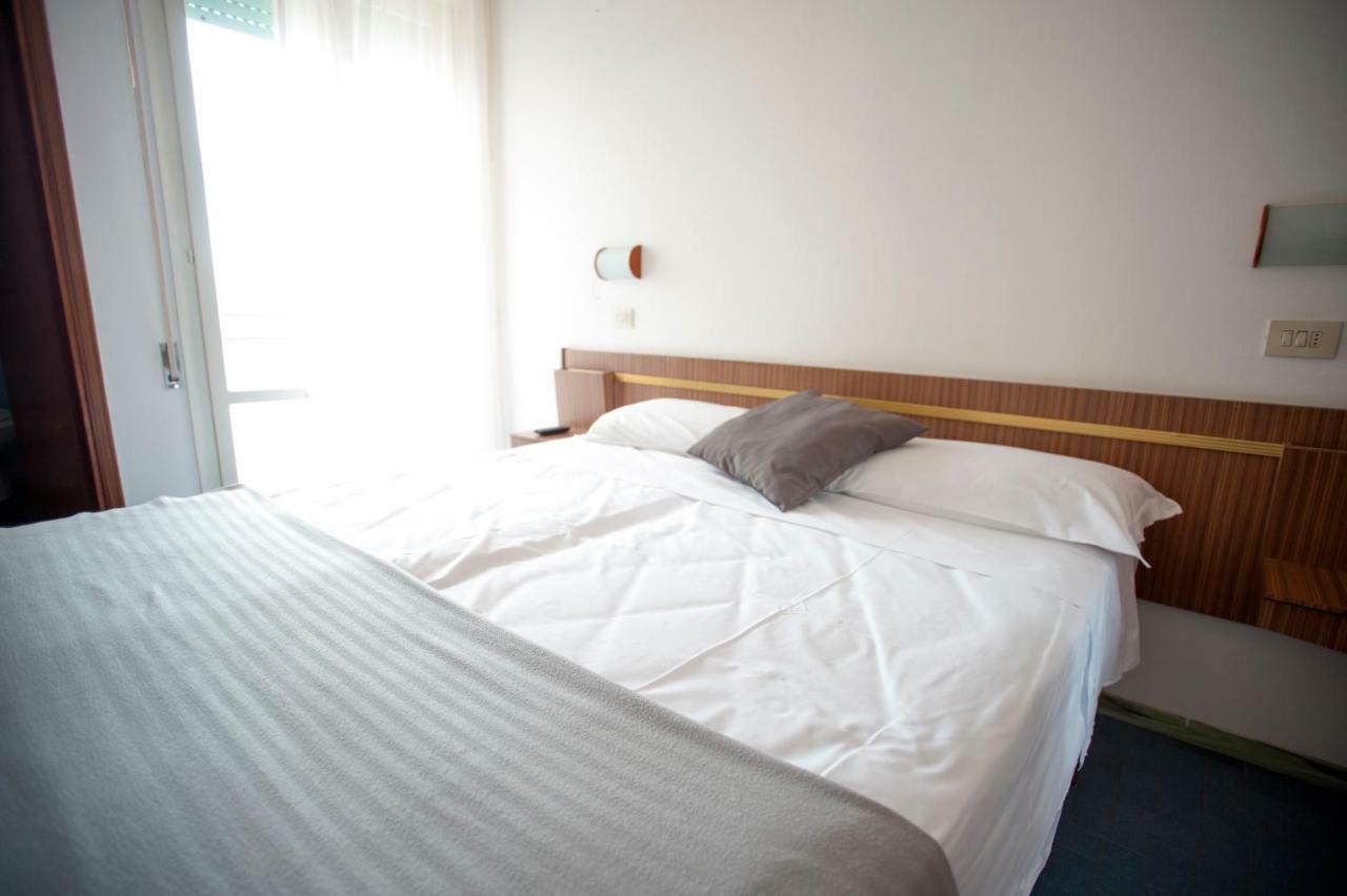 Hotel Sara*** Cesenatico Eksteriør bilde