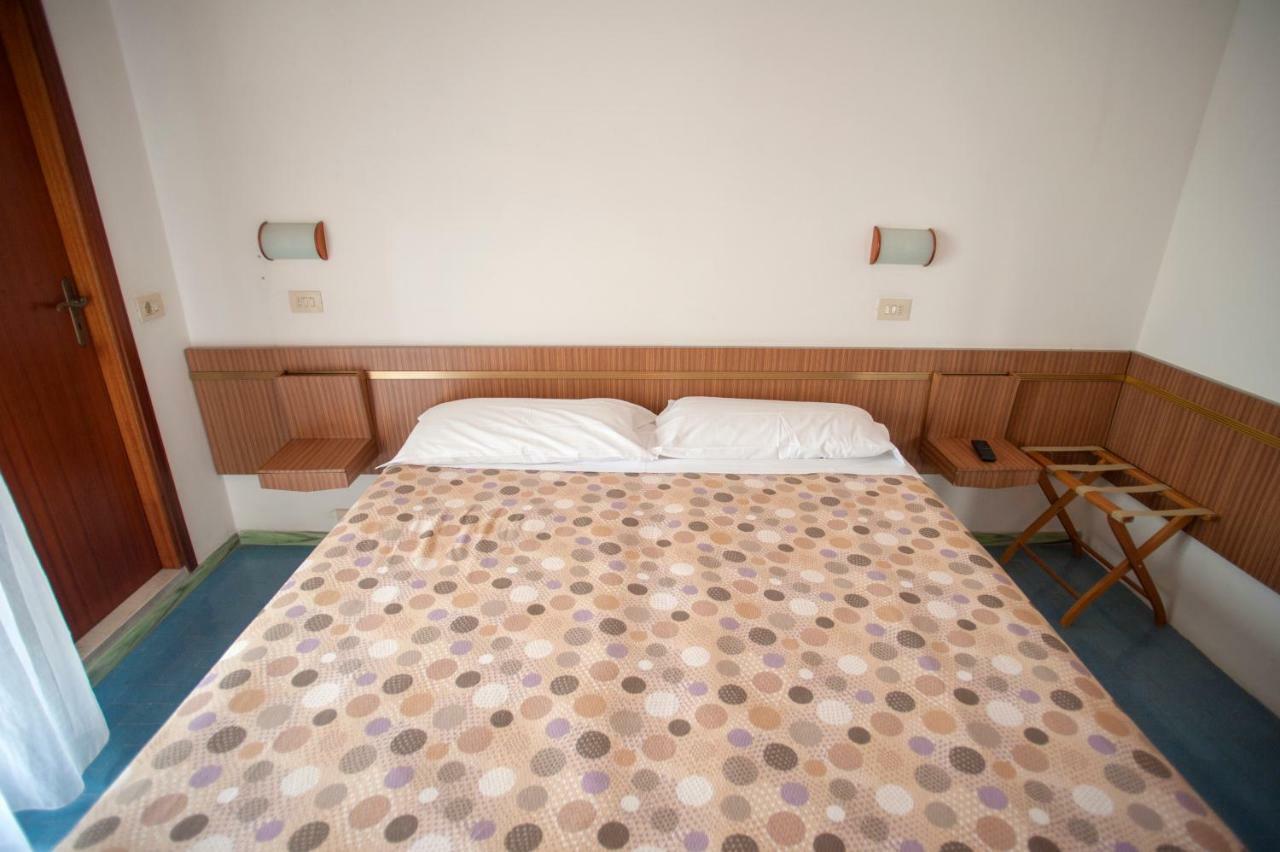 Hotel Sara*** Cesenatico Eksteriør bilde