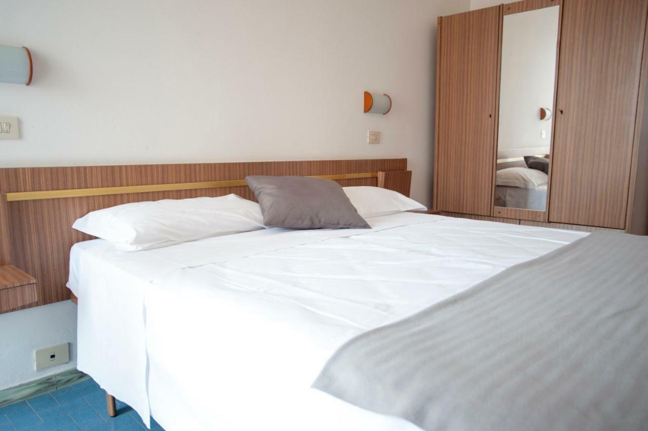Hotel Sara*** Cesenatico Eksteriør bilde