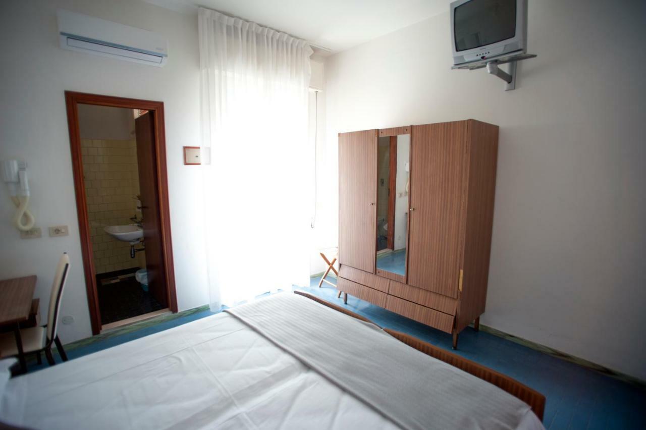 Hotel Sara*** Cesenatico Eksteriør bilde