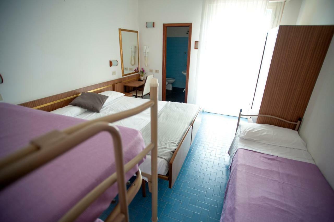 Hotel Sara*** Cesenatico Eksteriør bilde